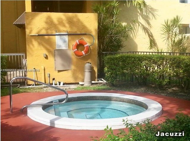 10500 SW 108th Ave B414, Miami, FL 33176