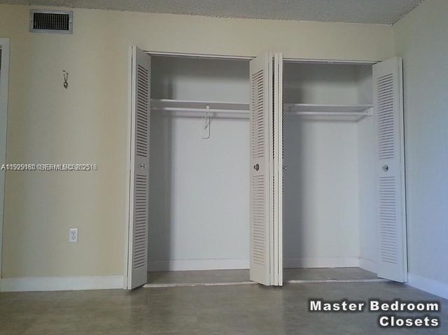 10500 SW 108th Ave B414, Miami, FL 33176