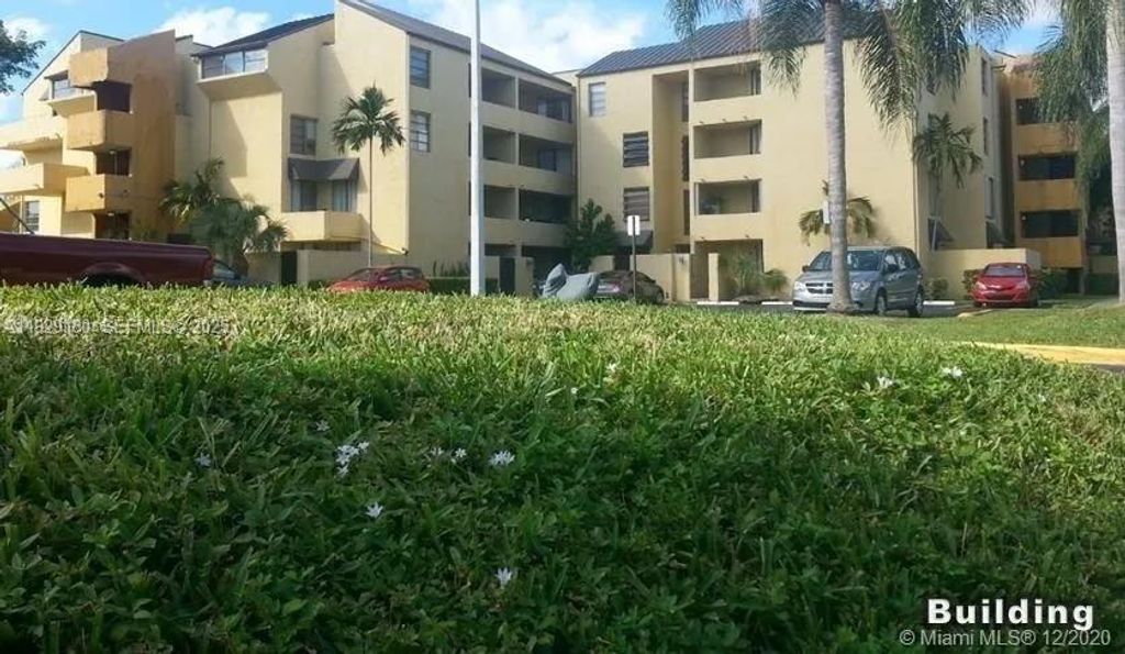 10500 SW 108th Ave B414, Miami, FL 33176