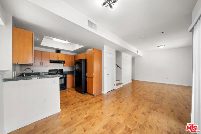 2864 Sunset Place 201, Los Angeles, CA 90005