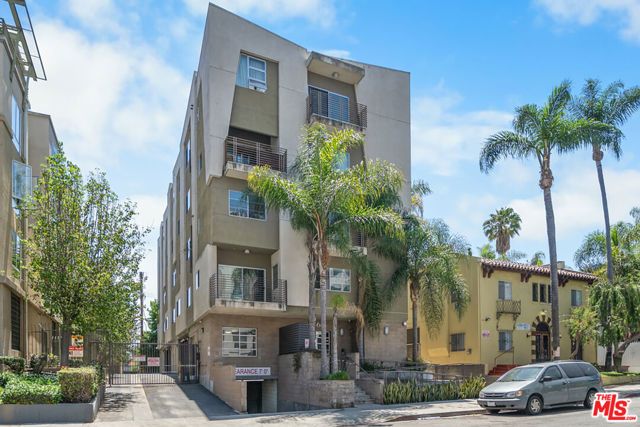 2864 Sunset Place 201, Los Angeles, CA 90005