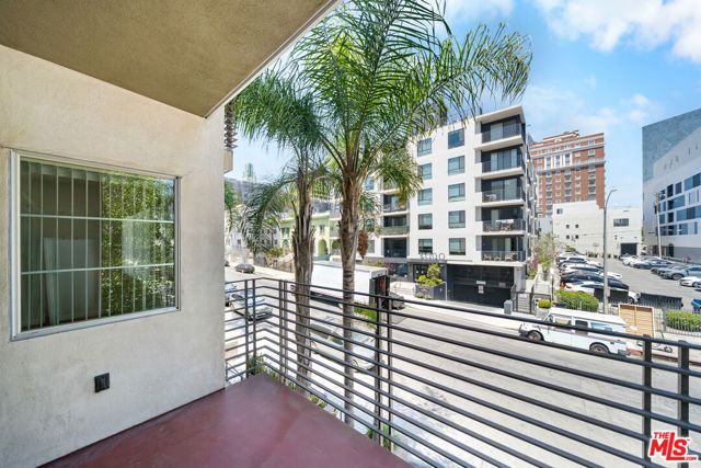 2864 Sunset Place 201, Los Angeles, CA 90005