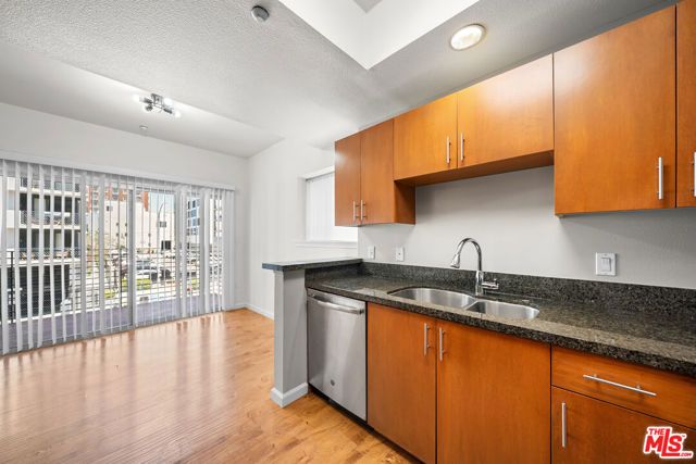 2864 Sunset Place 201, Los Angeles, CA 90005