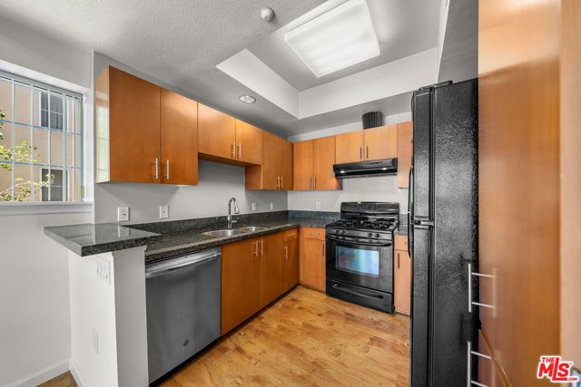 2864 Sunset Place 201, Los Angeles, CA 90005