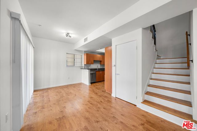 2864 Sunset Place 201, Los Angeles, CA 90005