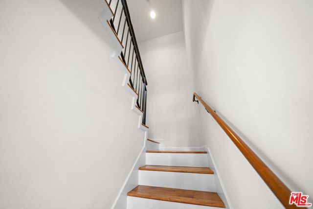 2864 Sunset Place 201, Los Angeles, CA 90005