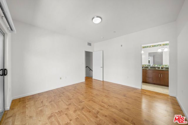 2864 Sunset Place 201, Los Angeles, CA 90005