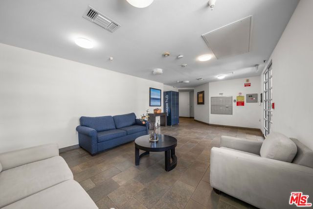 2864 Sunset Place 201, Los Angeles, CA 90005
