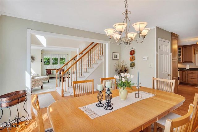 17 Christopher Way, Halfmoon, NY 12065