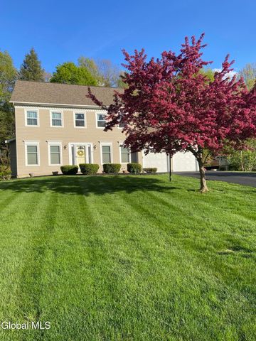 17 Christopher Way, Halfmoon, NY 12065