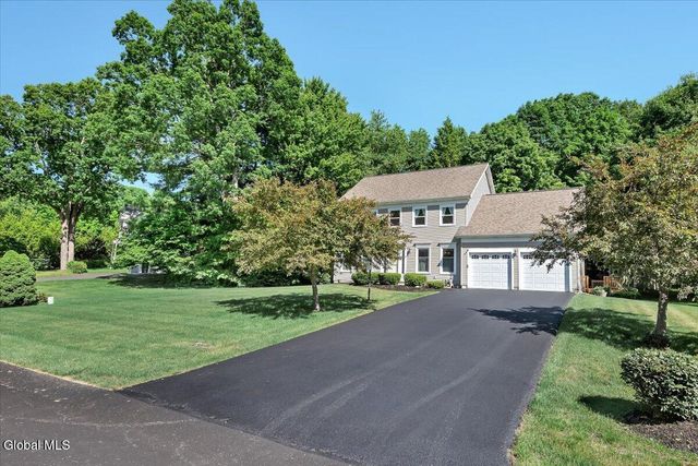 17 Christopher Way, Halfmoon, NY 12065