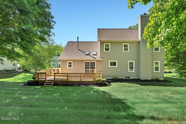 17 Christopher Way, Halfmoon, NY 12065