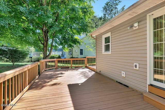 17 Christopher Way, Halfmoon, NY 12065