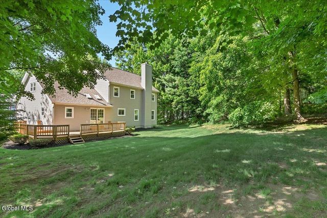 17 Christopher Way, Halfmoon, NY 12065