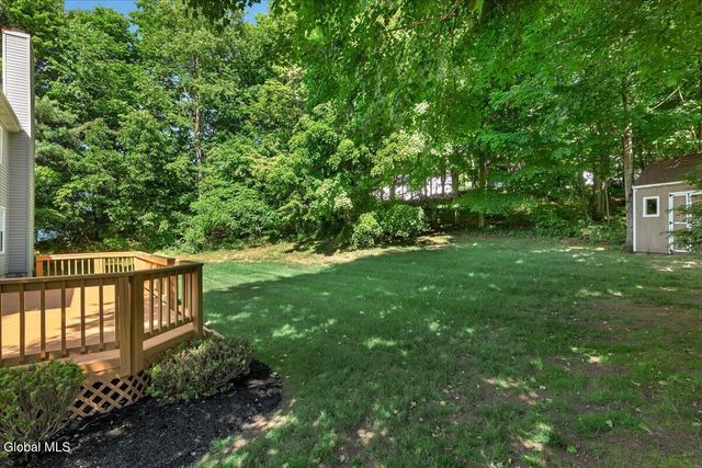 17 Christopher Way, Halfmoon, NY 12065