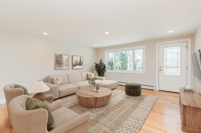 40 Pillsbury Road, Sandown, NH 03873