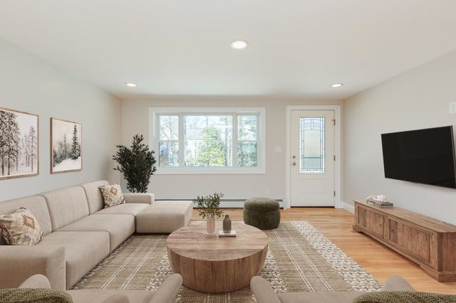 40 Pillsbury Road, Sandown, NH 03873