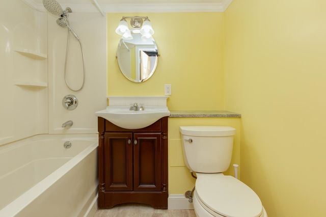 40 Pillsbury Road, Sandown, NH 03873