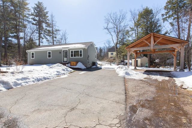 40 Pillsbury Road, Sandown, NH 03873