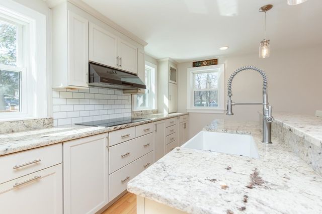 40 Pillsbury Road, Sandown, NH 03873