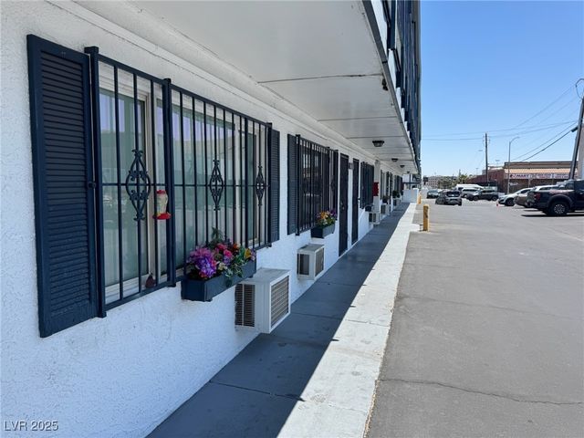 4600 Paradise Road 16, Las Vegas, NV 89169