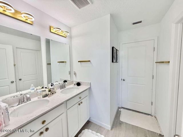 6823 SKINNERS DAIRY Way, Jacksonville, FL 32217