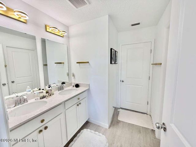 6823 SKINNERS DAIRY Way, Jacksonville, FL 32217