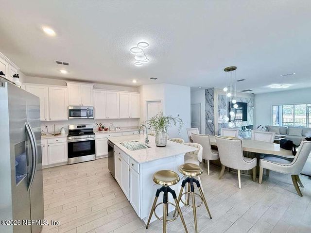 6823 SKINNERS DAIRY Way, Jacksonville, FL 32217