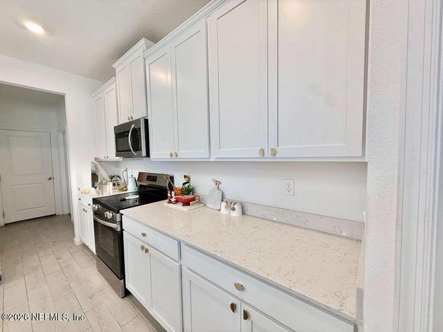 6823 SKINNERS DAIRY Way, Jacksonville, FL 32217