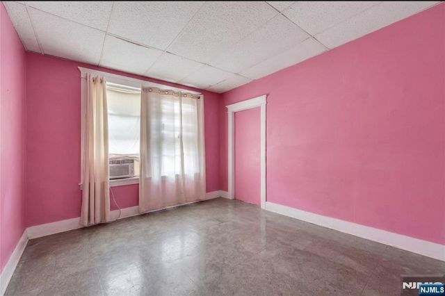 265 Queen Anne Road, Bogota, NJ 07603