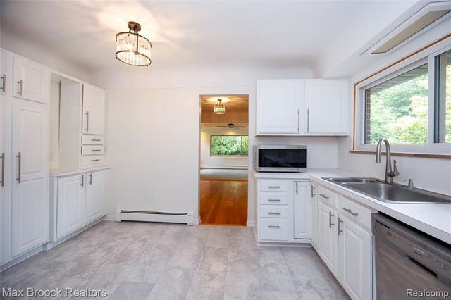 29030 Millbrook Road, Farmington Hills, MI 48334