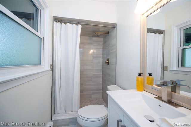 29030 Millbrook Road, Farmington Hills, MI 48334