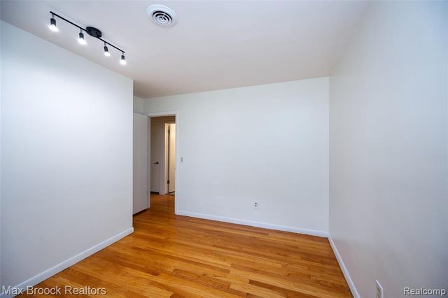 29030 Millbrook Road, Farmington Hills, MI 48334