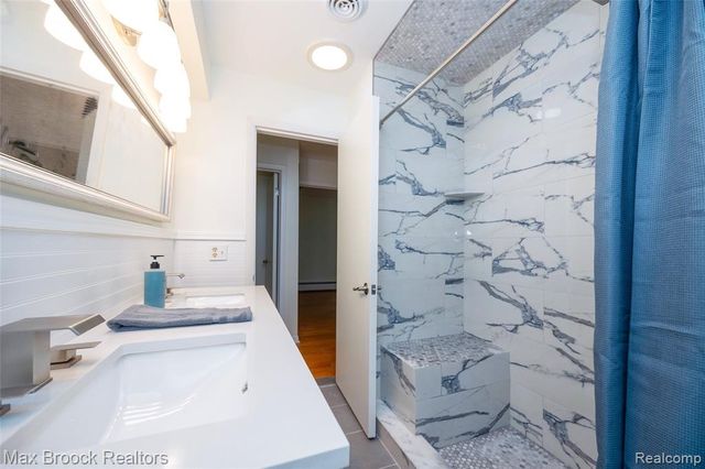 29030 Millbrook Road, Farmington Hills, MI 48334