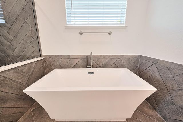 3019 Golden Isle Drive, Texas City, TX 77568