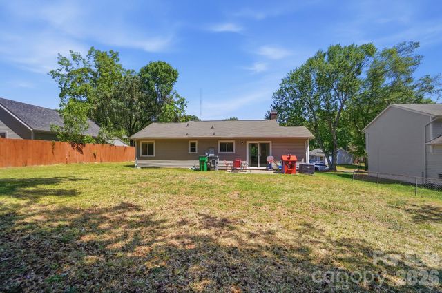 9415 Potpourri Place, Charlotte, NC 28215