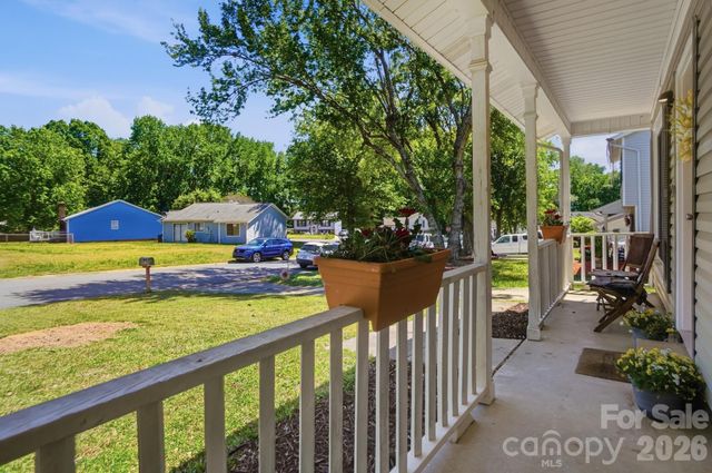 9415 Potpourri Place, Charlotte, NC 28215