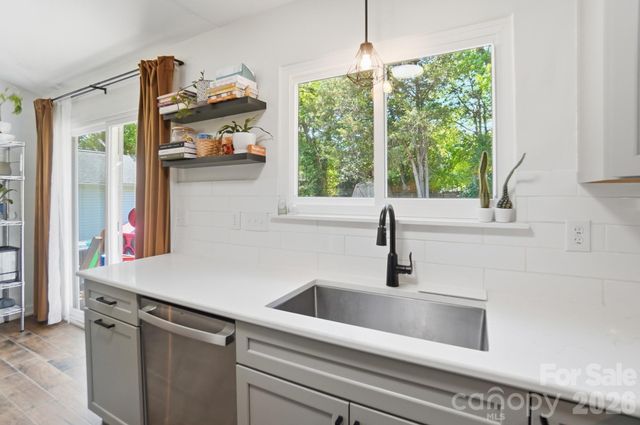9415 Potpourri Place, Charlotte, NC 28215