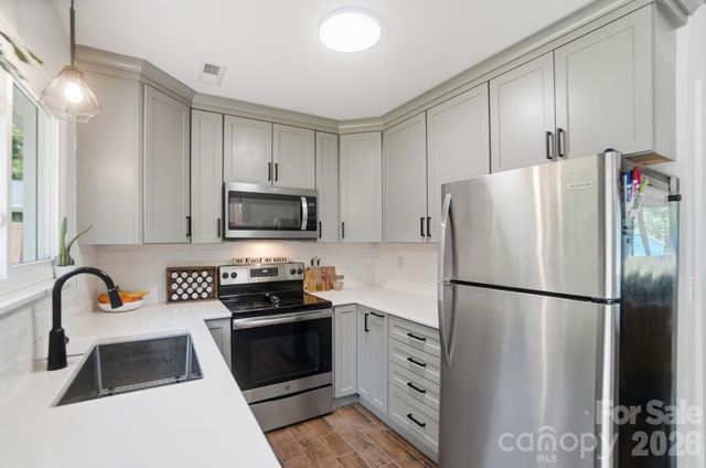 9415 Potpourri Place, Charlotte, NC 28215