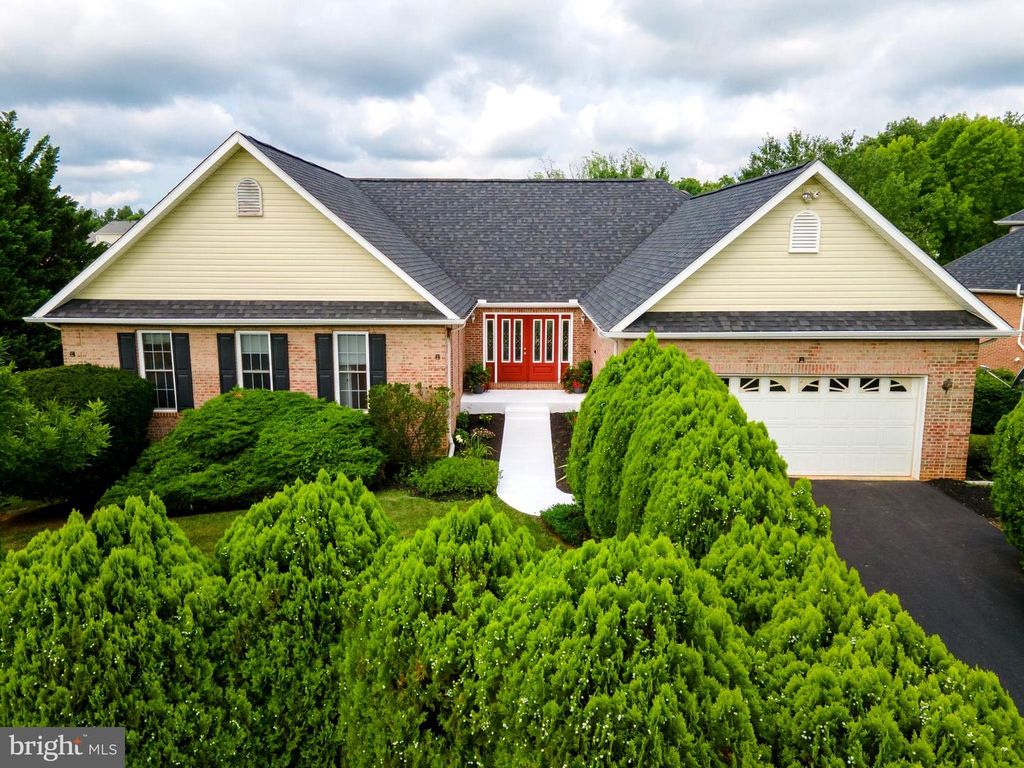 681 TURNBERRY DR, Charles Town, WV 25414