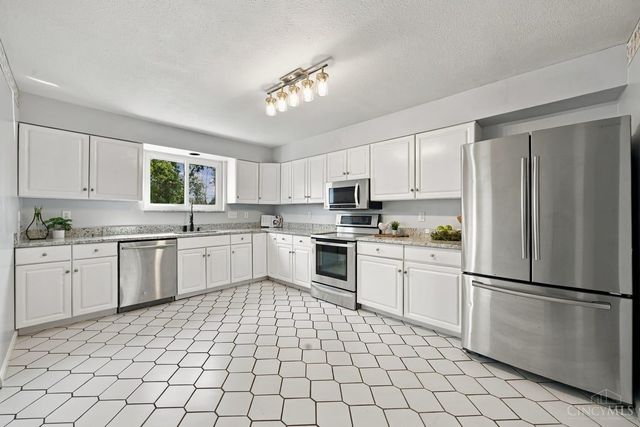 6831 Perinwood Drive, Green Twp, OH 45248