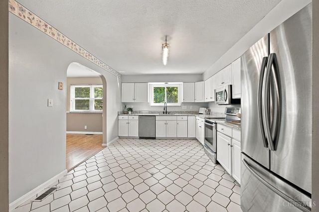 6831 Perinwood Drive, Green Twp, OH 45248