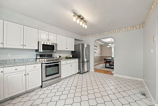 6831 Perinwood Drive, Green Twp, OH 45248
