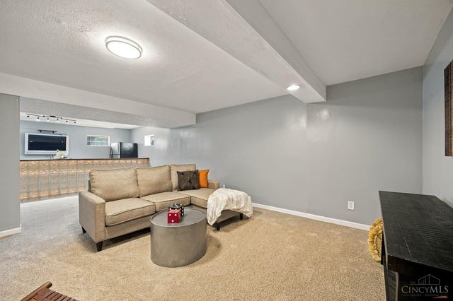 6831 Perinwood Drive, Green Twp, OH 45248