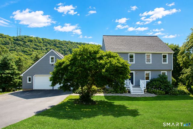 31 Cliffside Drive, Wallingford, CT 06492