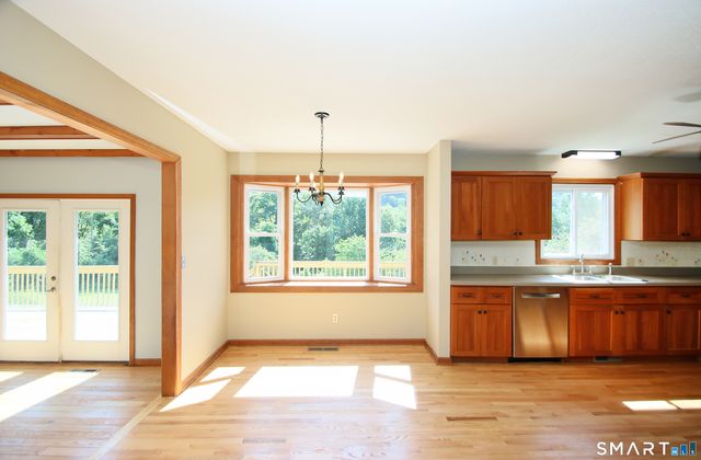 31 Cliffside Drive, Wallingford, CT 06492