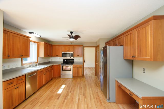 31 Cliffside Drive, Wallingford, CT 06492