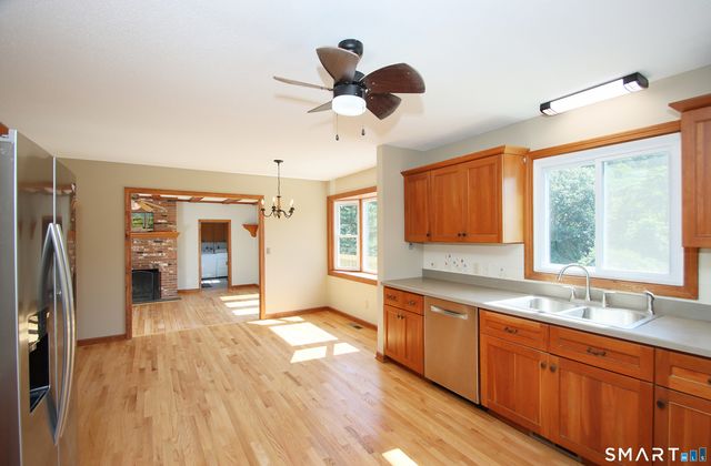 31 Cliffside Drive, Wallingford, CT 06492