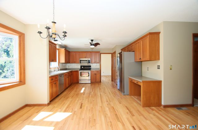 31 Cliffside Drive, Wallingford, CT 06492