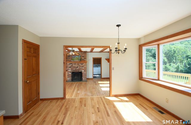 31 Cliffside Drive, Wallingford, CT 06492
